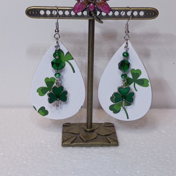 St. Patrick's day Earrings, New, Lt. wt vinyl tear drop, Crystal & charm dangle - Picture 1 of 5